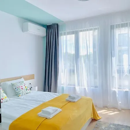 Designer Luxury 1bdr With Parking * Sofia